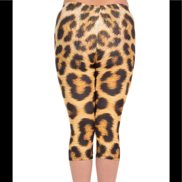 🌟SALE🌟 Animal Print Capri - Picture 7 of 8